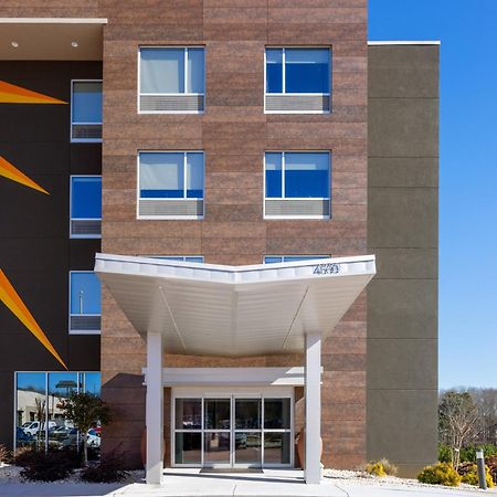 La Quinta Inn & Suites By Wyndham 로커스트그루브 외부 사진